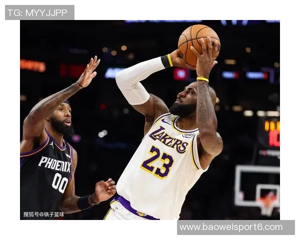 奥特谈三分犯规争议裁判称布克触碰詹姆斯手腕我未能清晰观察到